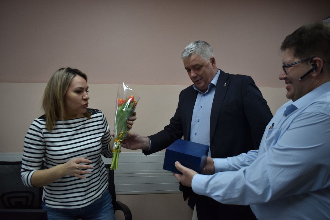 поздравление с 8 марта, Балашиха, депутат, Тарас Ефимов, скорая помощь, тюльпаны, весна, Железнодорожный, медсестра, фельдшер, врач Мособлдума