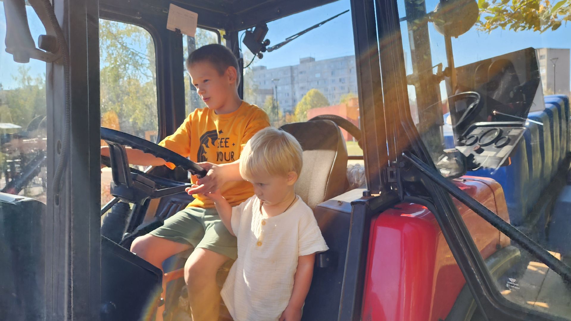 Подмосковье, городской округ пушкинский, ивантеевка, посади свое дерево, дети,