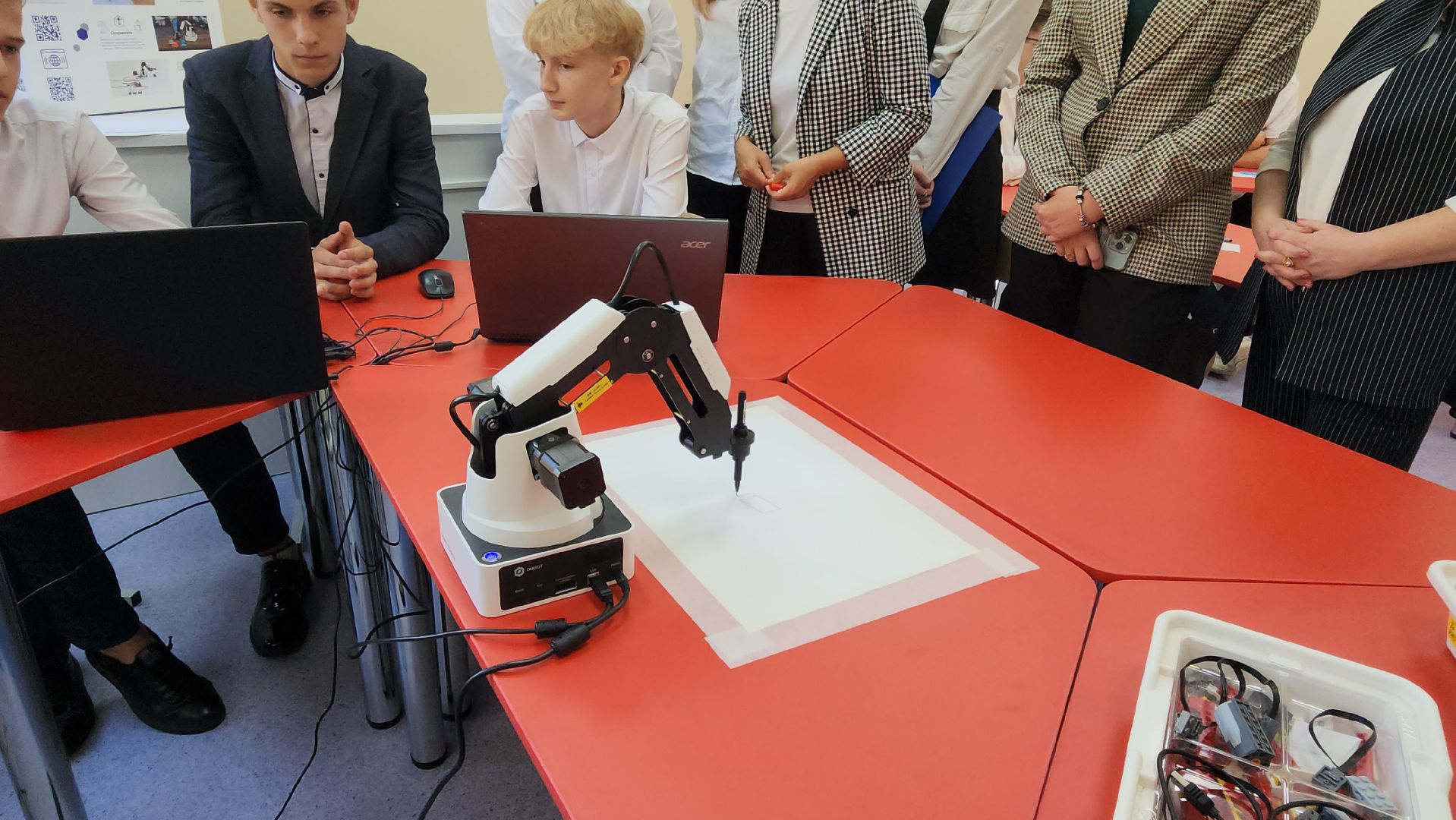 точка роста, серпухов, подмосковье, школа, образование, технологии,