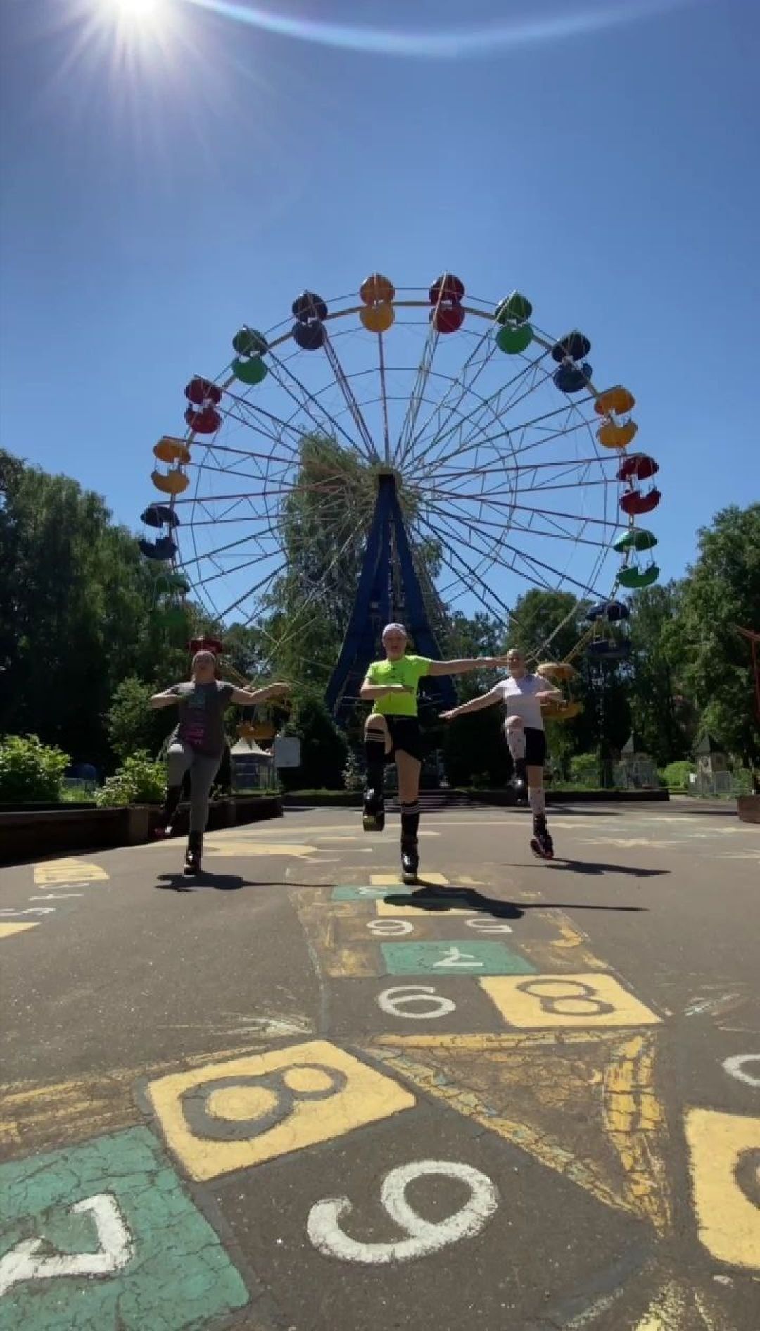 Кангу Джампс, фитнес, комплекс пляжных идов спорта.