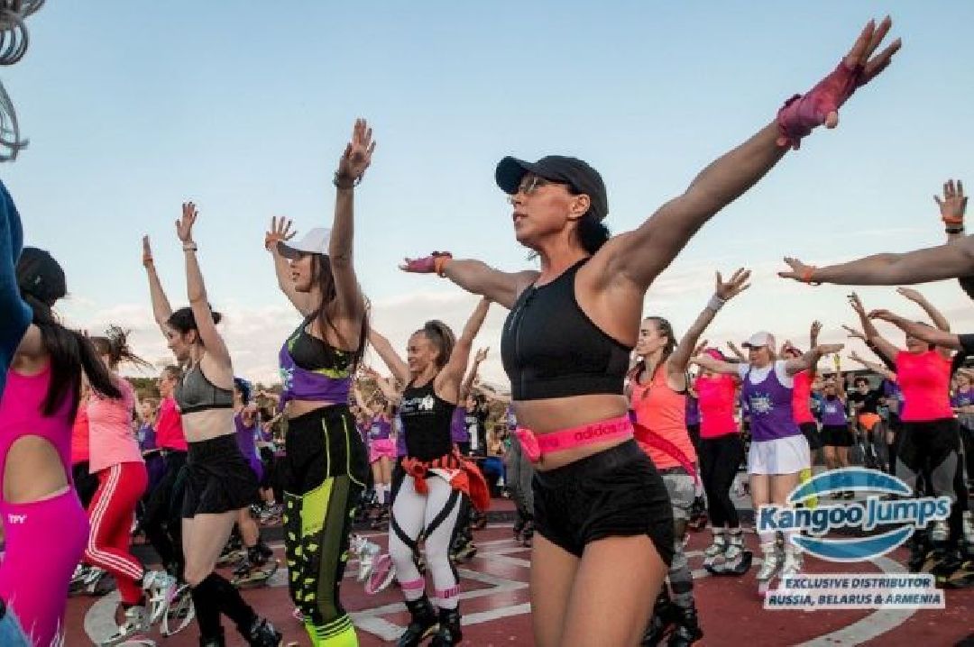 Кангу Джампс, фитнес, комплекс пляжных идов спорта.
