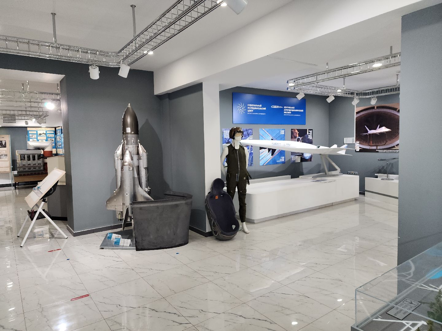 ЦАГИ, Демонстрационный центр, выставка, Душа в красках, Андреева, Есакова,