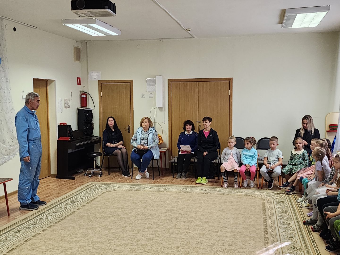 Заслуженный летчик-испытатель, детский сад 15, Щепетков, Мансветова, встреча, крокодилы,