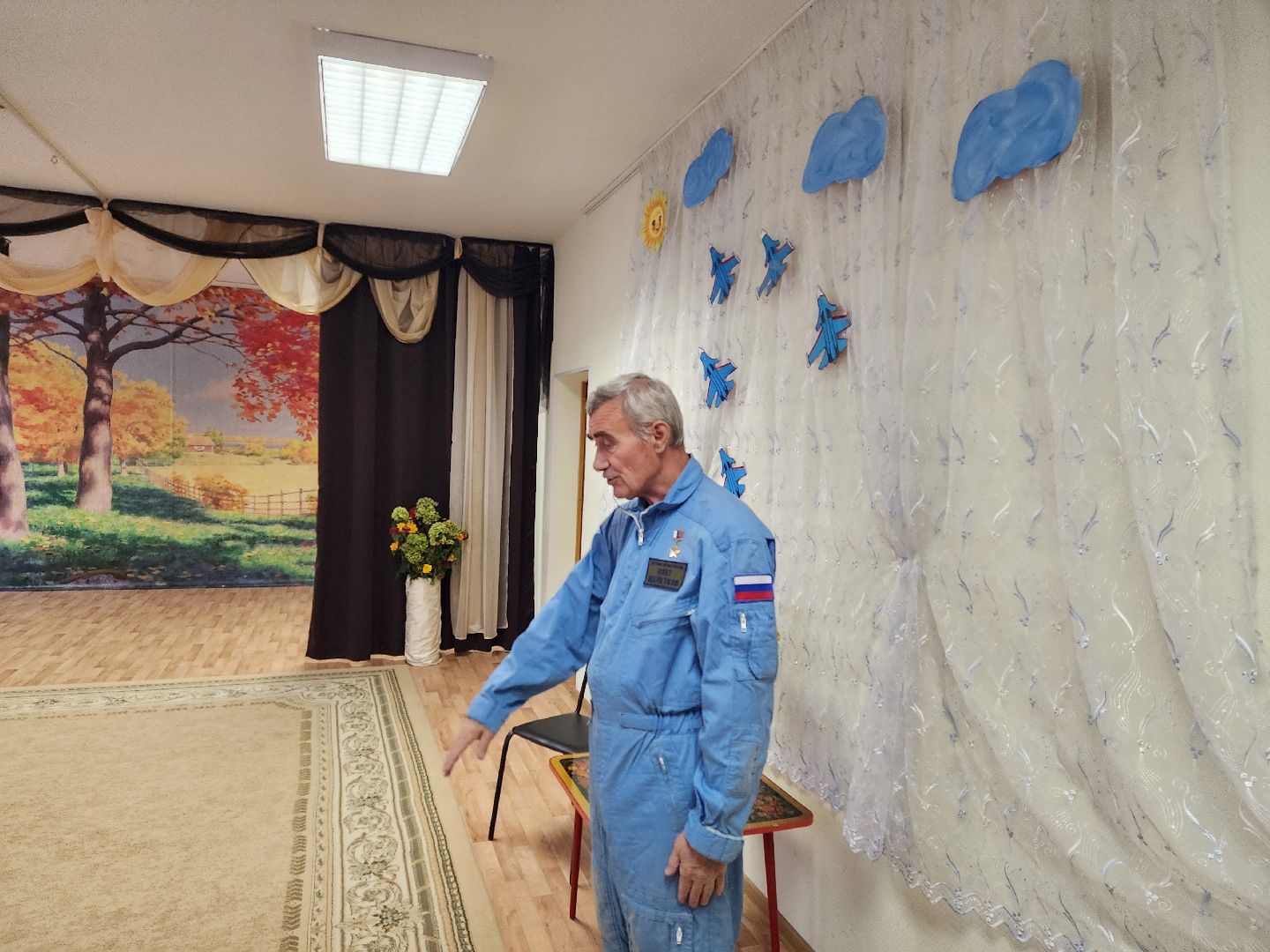 Заслуженный летчик-испытатель, детский сад 15, Щепетков, Мансветова, встреча, крокодилы,