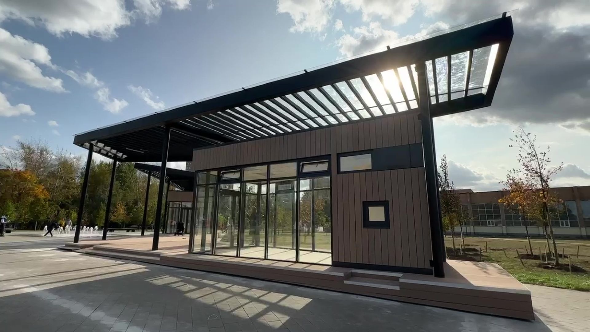 Реутов, парк, благоустройство, перголы, фонтан, деревья,