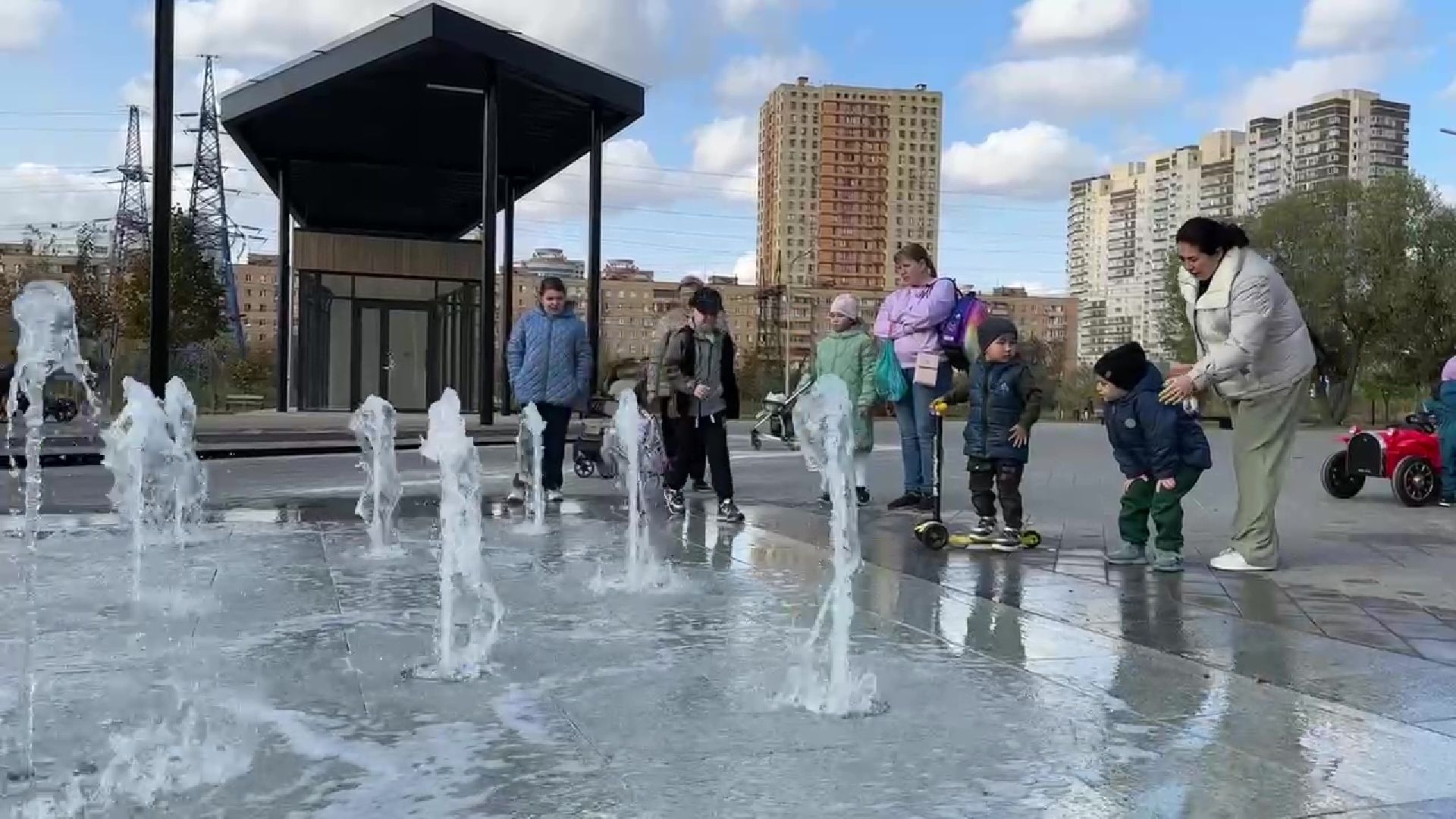 Реутов, парк, благоустройство, перголы, фонтан, деревья,