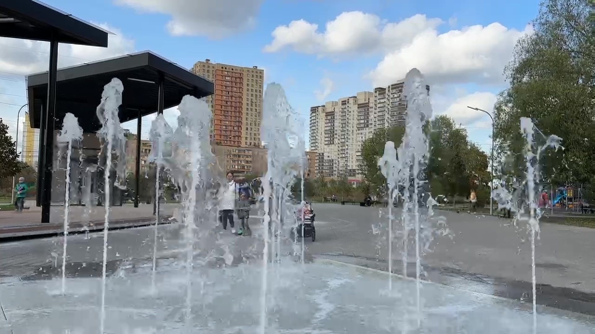 Реутов, парк, благоустройство, перголы, фонтан, деревья,