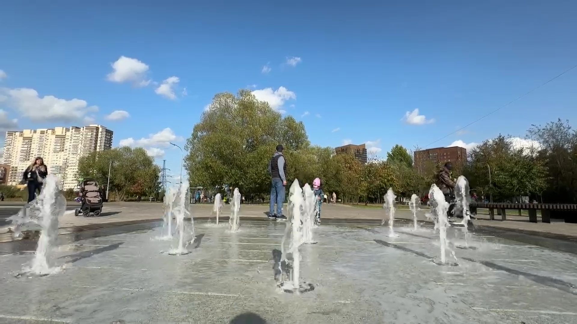 Реутов, парк, благоустройство, перголы, фонтан, деревья,