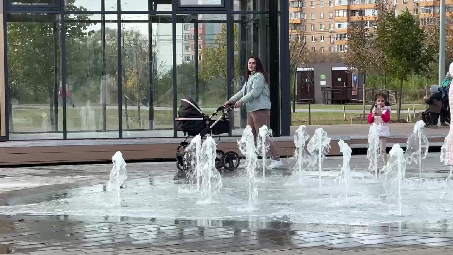 Реутов, парк, благоустройство, перголы, фонтан, деревья,