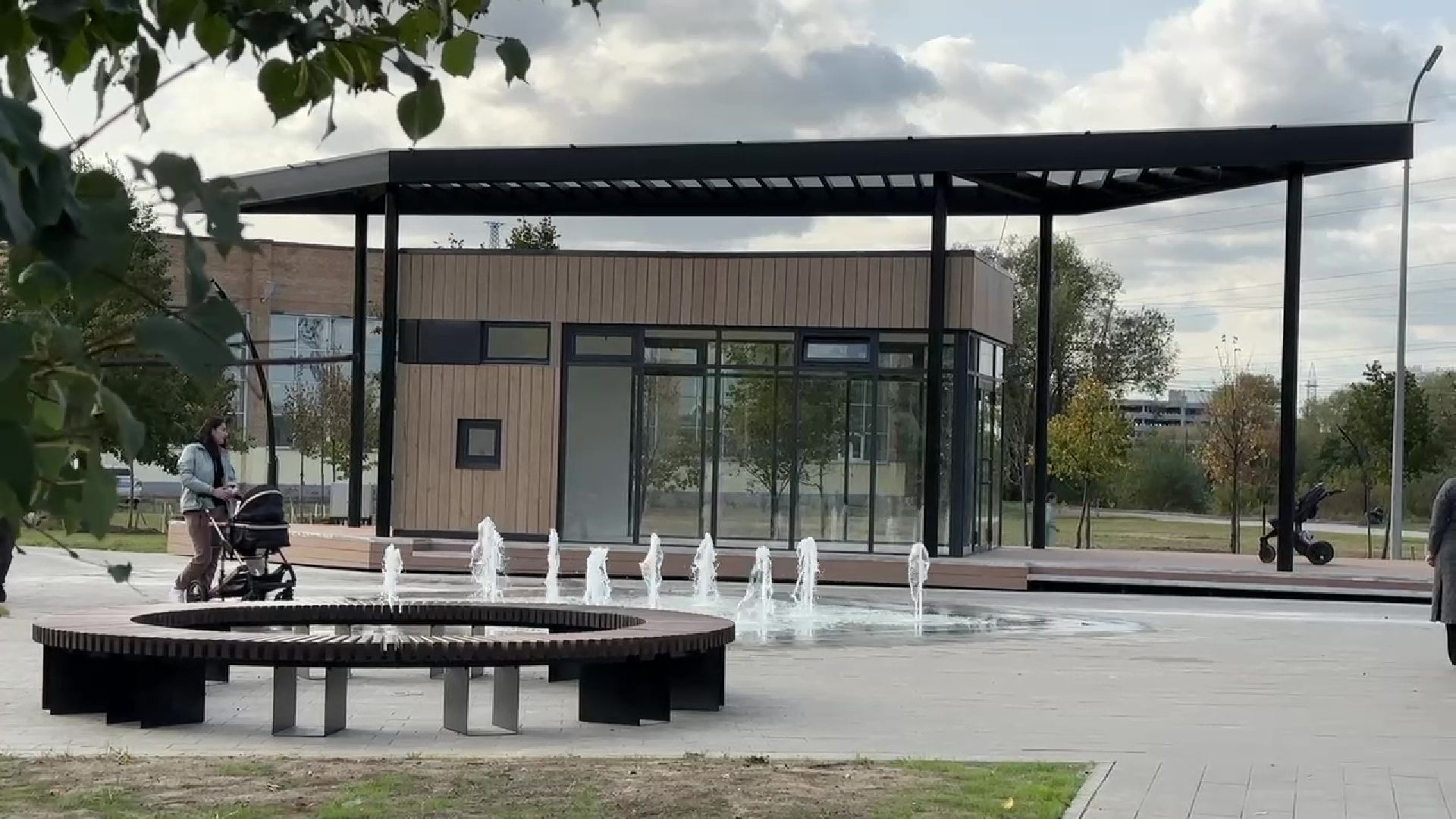 Реутов, парк, благоустройство, перголы, фонтан, деревья,