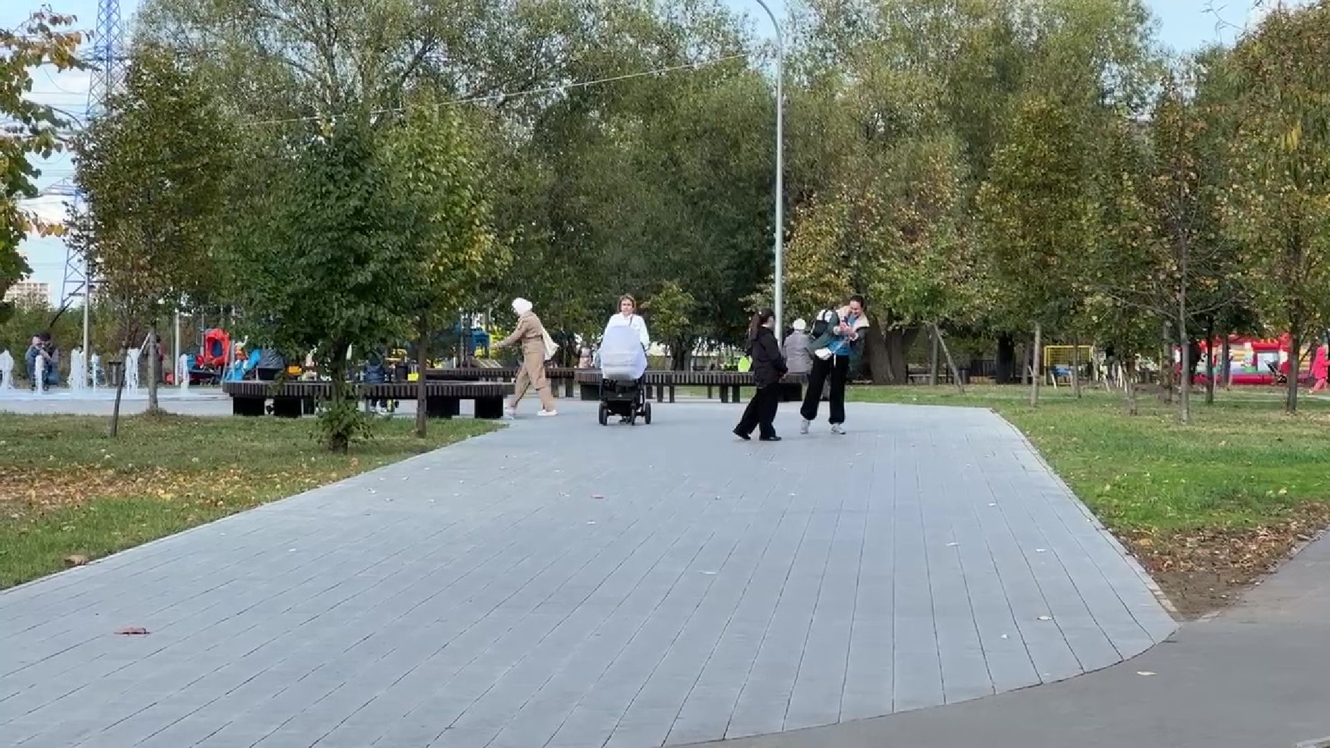 Реутов, парк, благоустройство, перголы, фонтан, деревья,