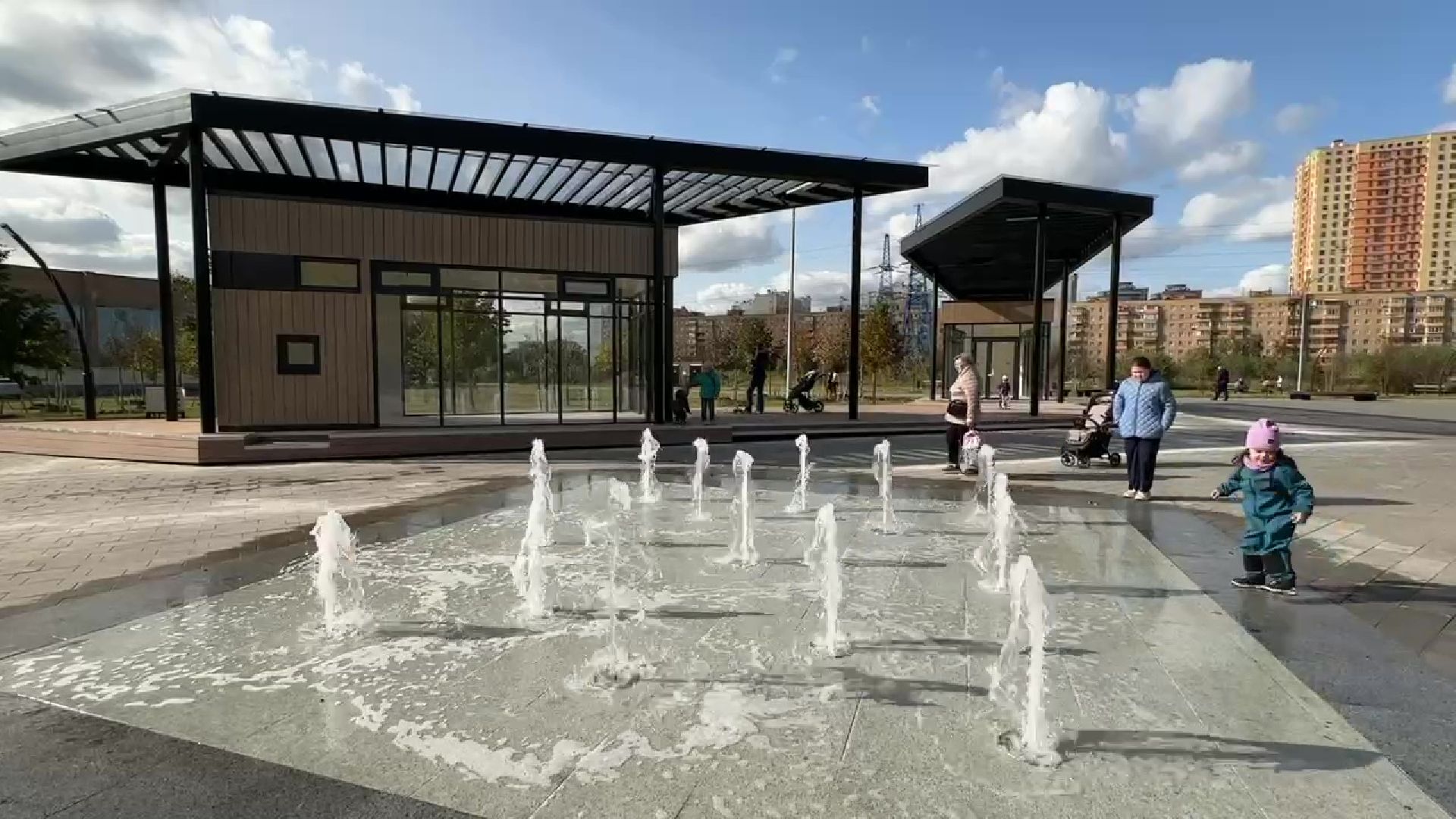 Реутов, парк, благоустройство, перголы, фонтан, деревья,