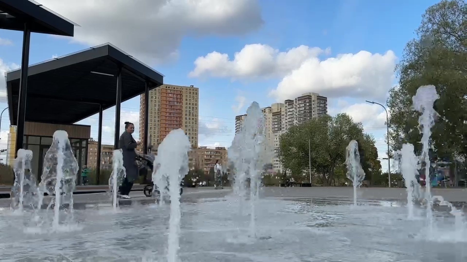 Реутов, парк, благоустройство, перголы, фонтан, деревья,