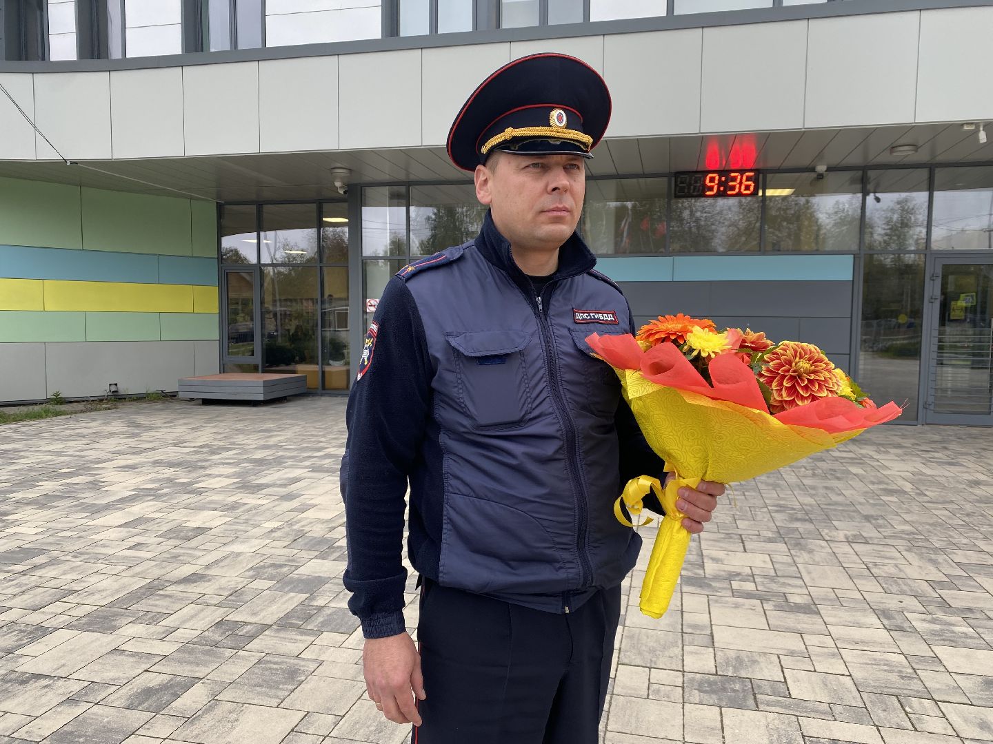 домодедово, подмосковье, день учителя, бывший учитель, цветы учителю, профессиональный праздник, ГИБДД, полиция, госавтоинспекция,пропаганда БДД,