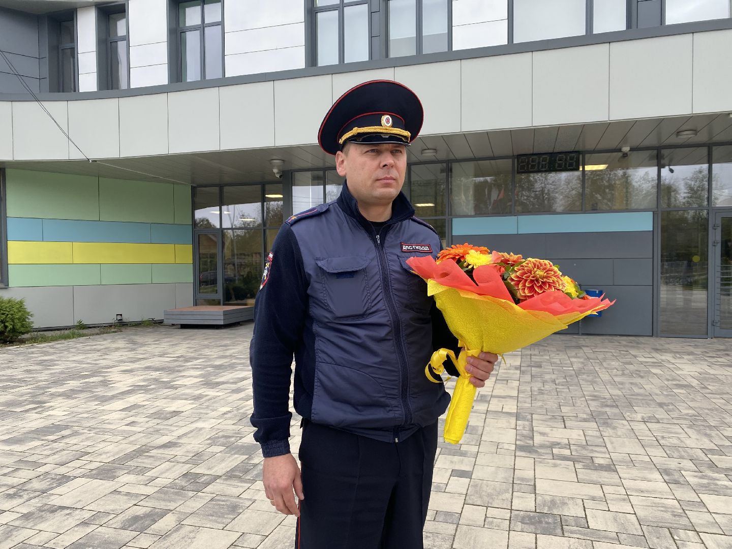 домодедово, подмосковье, день учителя, бывший учитель, цветы учителю, профессиональный праздник, ГИБДД, полиция, госавтоинспекция,пропаганда БДД,