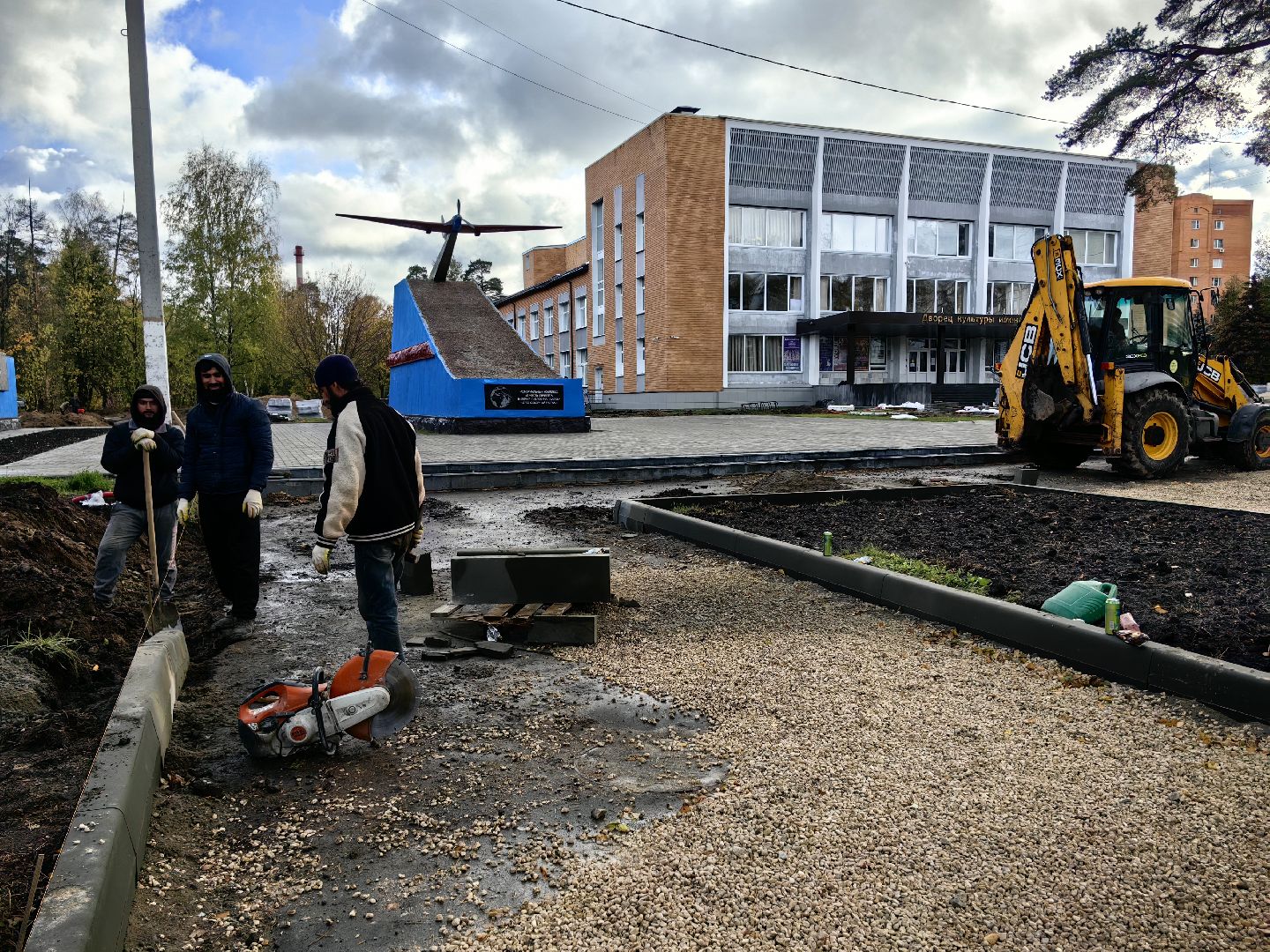 дом культуры, благоустройство, газон, тротуары,