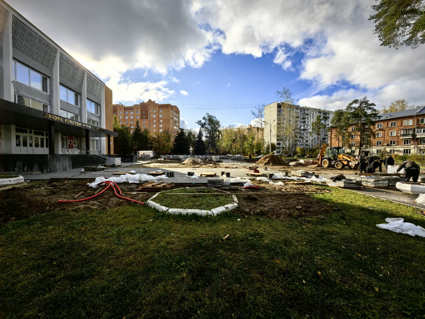дом культуры, благоустройство, газон, тротуары,