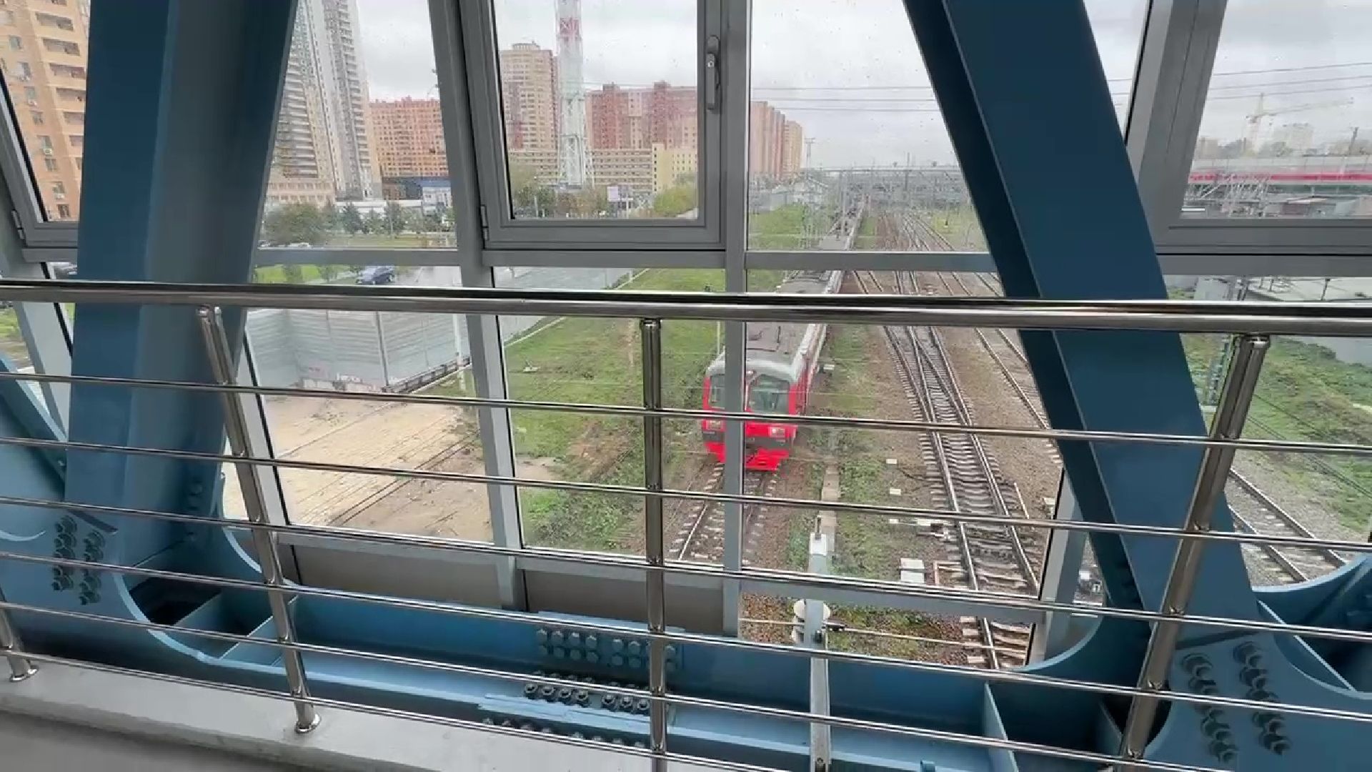 Реутов, переход, стекла, темнота, свет, пленка,