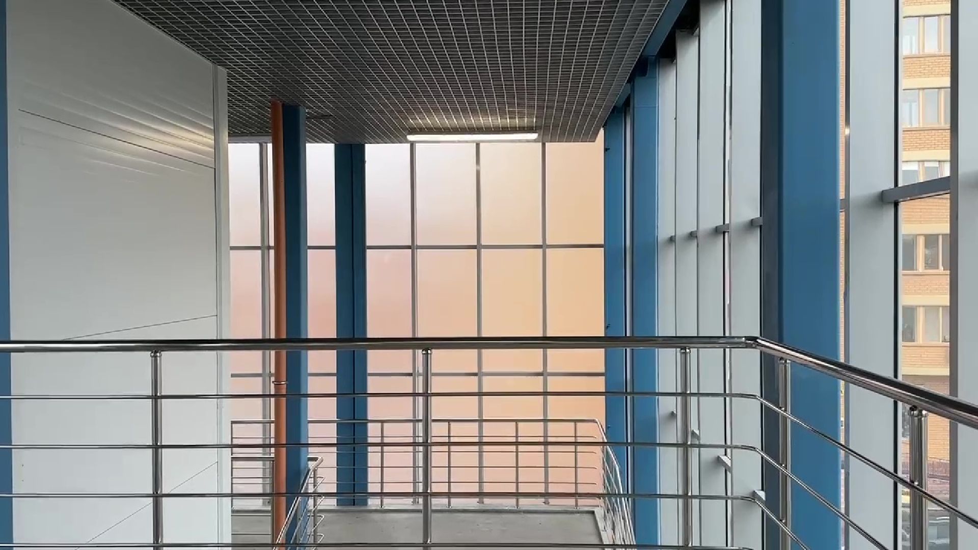 Реутов, переход, стекла, темнота, свет, пленка,