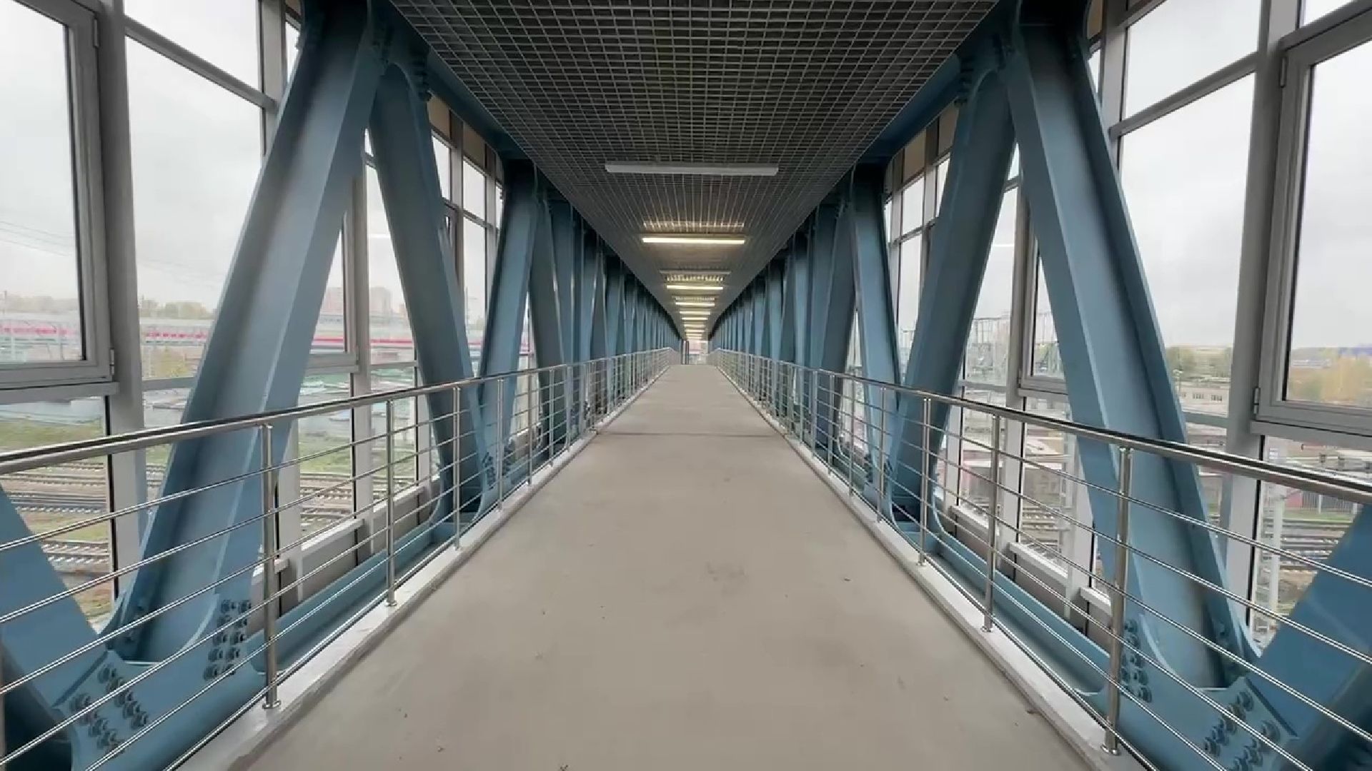 Реутов, переход, стекла, темнота, свет, пленка,