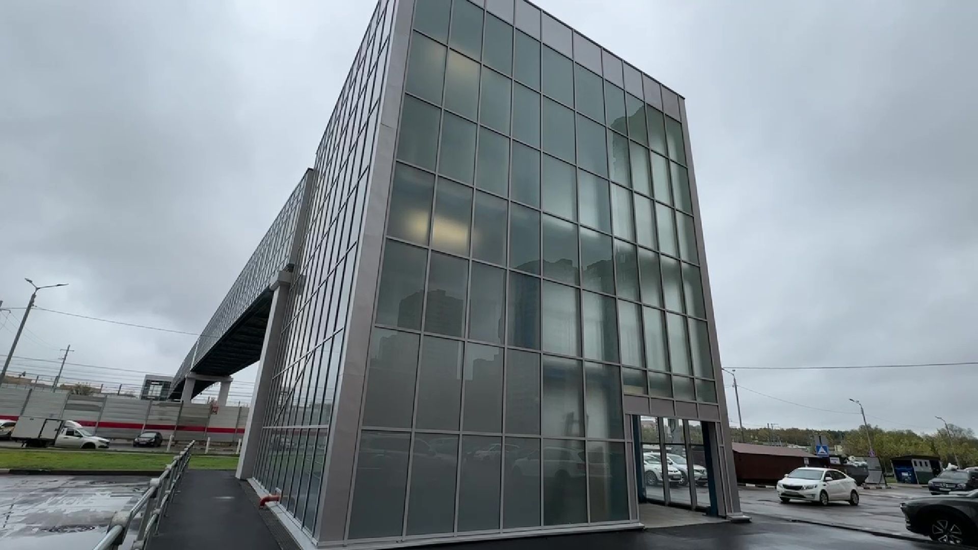 Реутов, переход, стекла, темнота, свет, пленка,