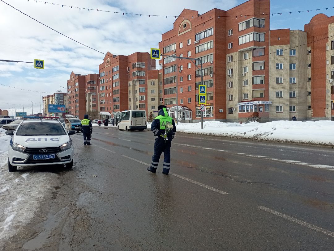 цветыдляавтоледи авторадио госавтоинспекция международныйженскийдень Дубна Подмосковье