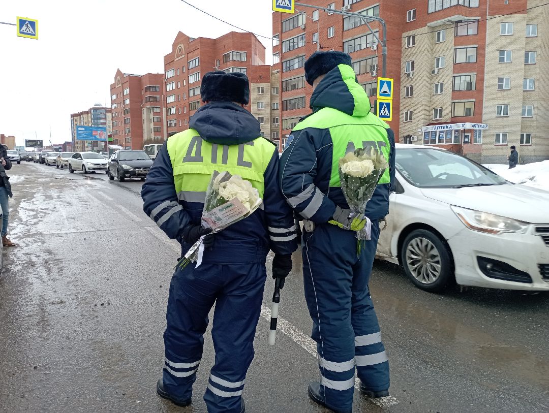цветыдляавтоледи авторадио госавтоинспекция международныйженскийдень Дубна Подмосковье