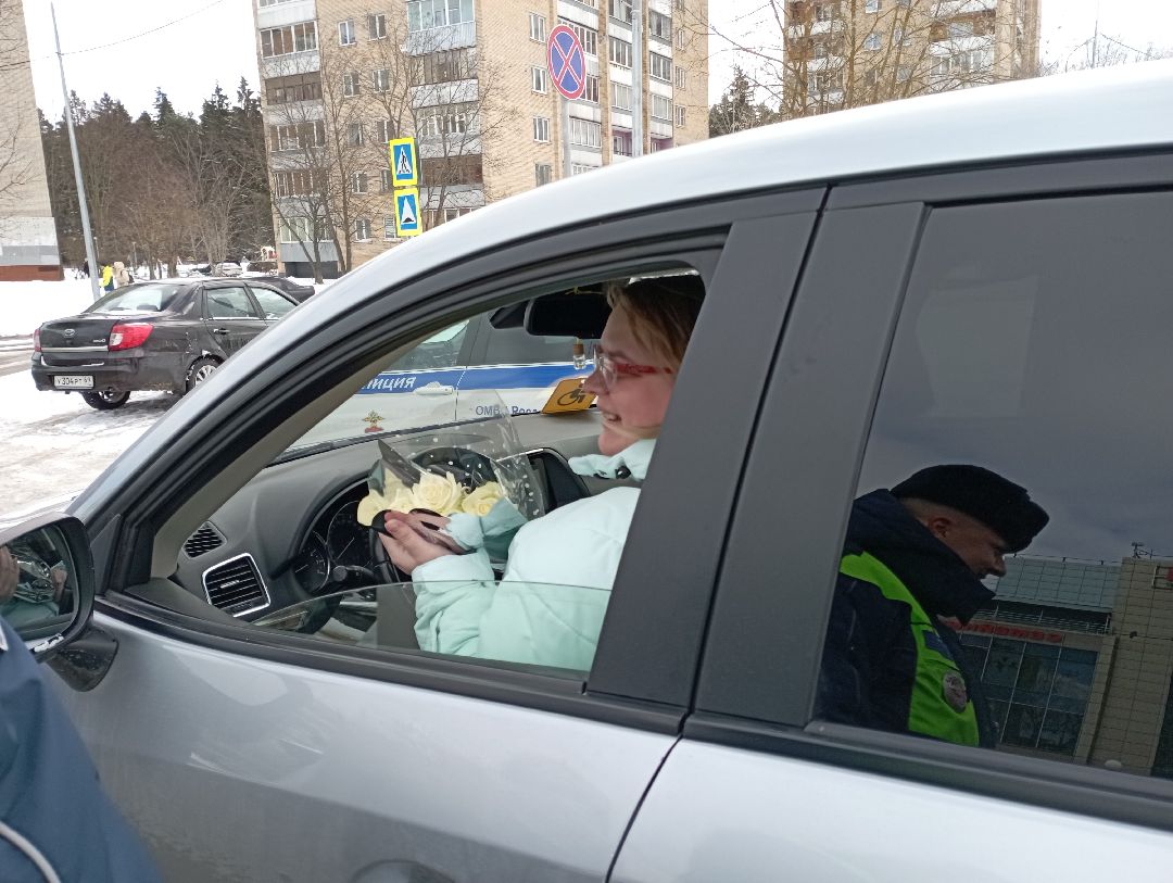 цветыдляавтоледи авторадио госавтоинспекция международныйженскийдень Дубна Подмосковье