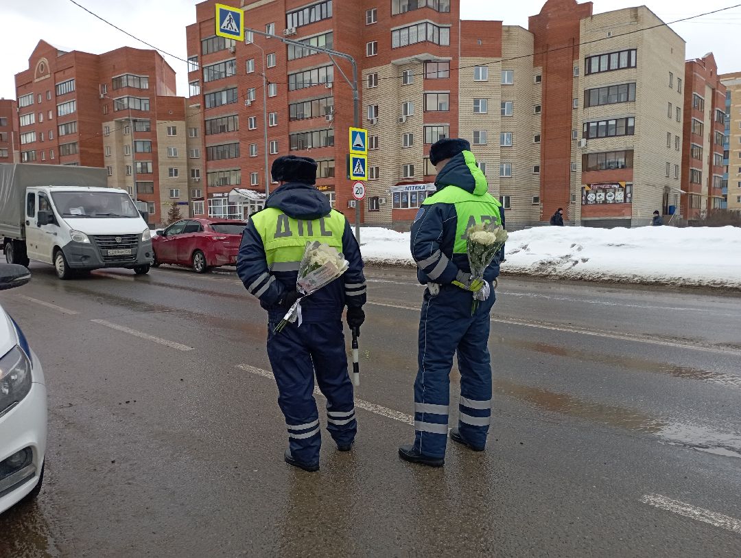 цветыдляавтоледи авторадио госавтоинспекция международныйженскийдень Дубна Подмосковье