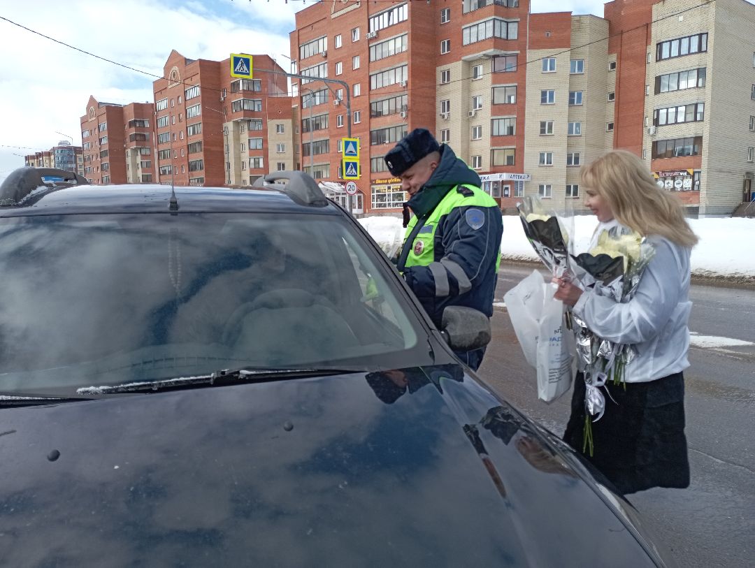 цветыдляавтоледи авторадио госавтоинспекция международныйженскийдень Дубна Подмосковье