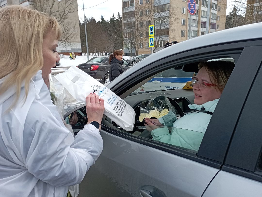 цветыдляавтоледи авторадио госавтоинспекция международныйженскийдень Дубна Подмосковье
