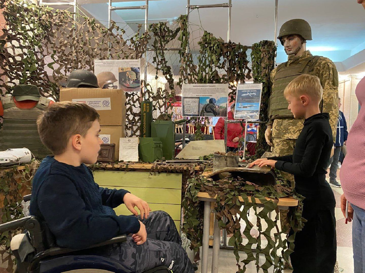 наро-фоминск, патриотическая акция, Комитет семей воинов Отечества, Вместе zа наших, помощь бойцам СВО, своих не бросаем, наро-фоминский городской округ, маскировочные сети,