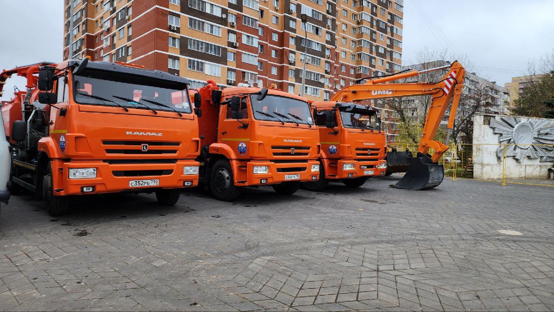 ЖКХ, коммунальное хозяйство, коммунальщики, уборка дворов, смотр техники, Лосино-Петровский, ГУСТ,