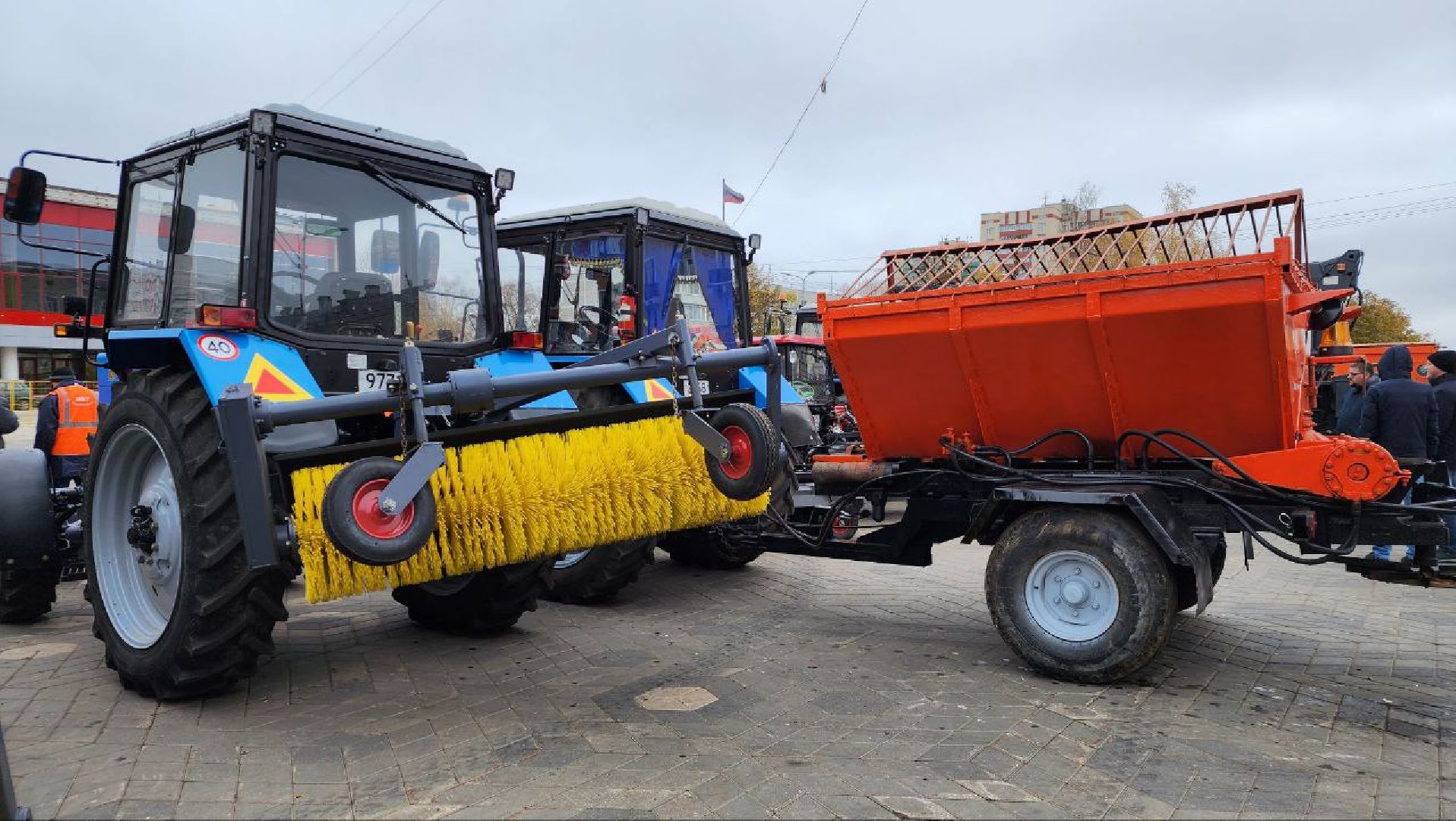 ЖКХ, коммунальное хозяйство, коммунальщики, уборка дворов, смотр техники, Лосино-Петровский, ГУСТ,