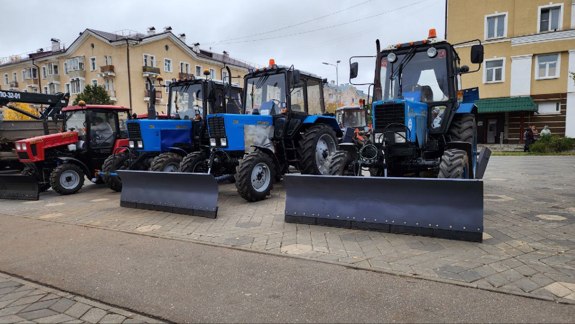 ЖКХ, коммунальное хозяйство, коммунальщики, уборка дворов, смотр техники, Лосино-Петровский, ГУСТ,