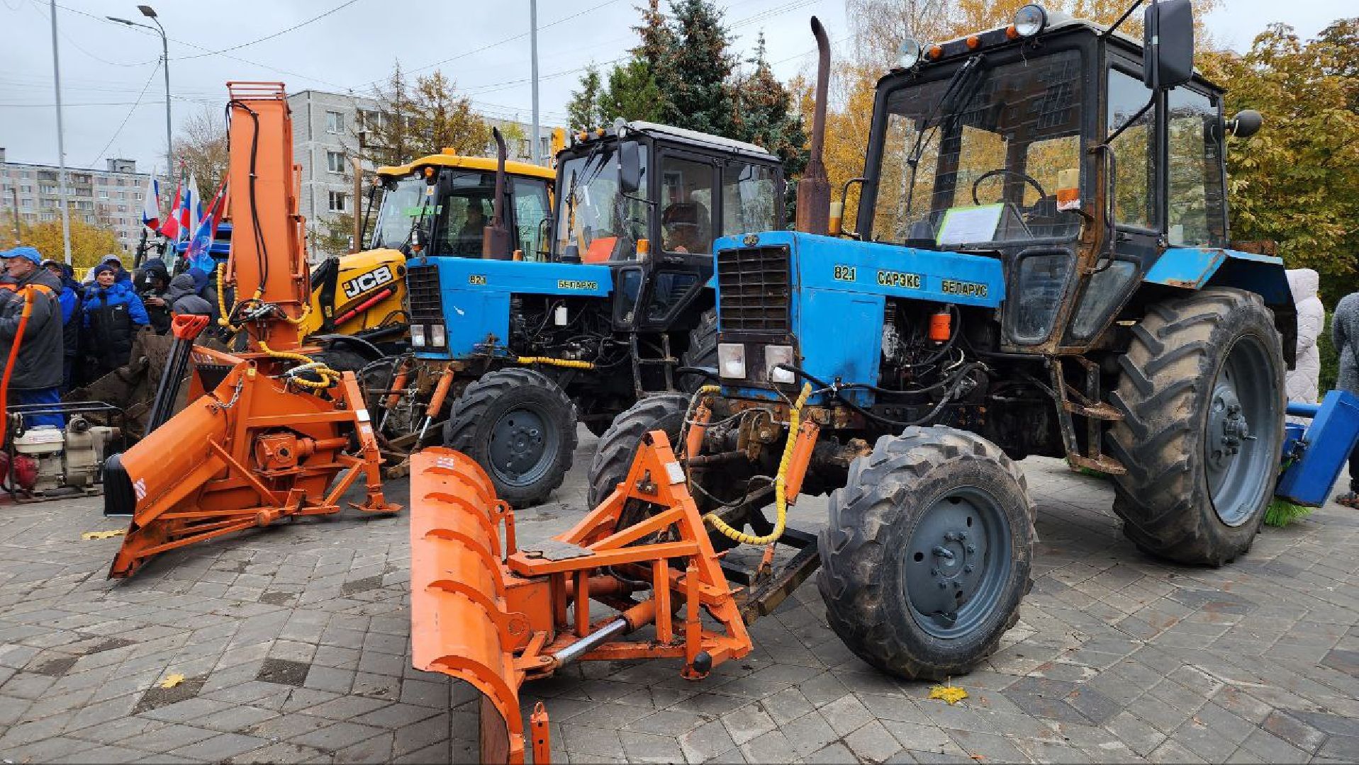 ЖКХ, коммунальное хозяйство, коммунальщики, уборка дворов, смотр техники, Лосино-Петровский, ГУСТ,