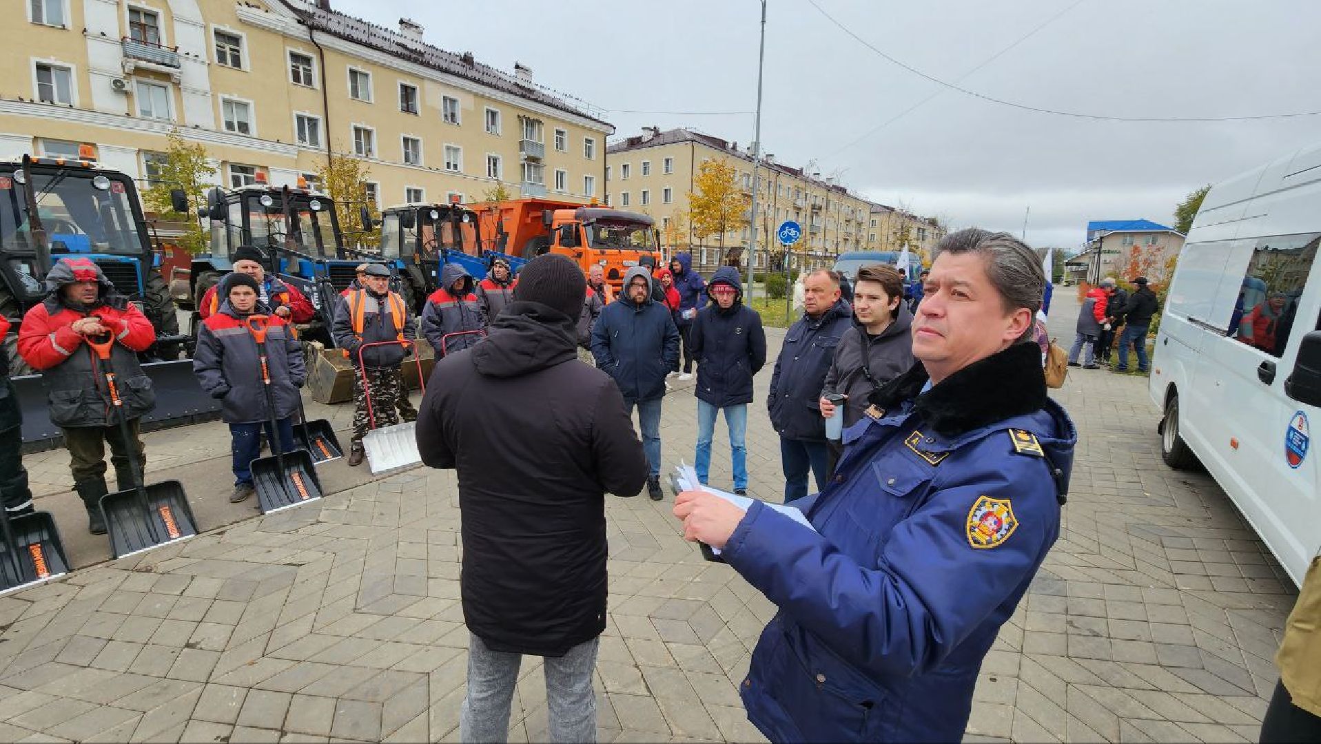 ЖКХ, коммунальное хозяйство, коммунальщики, уборка дворов, смотр техники, Лосино-Петровский, ГУСТ,