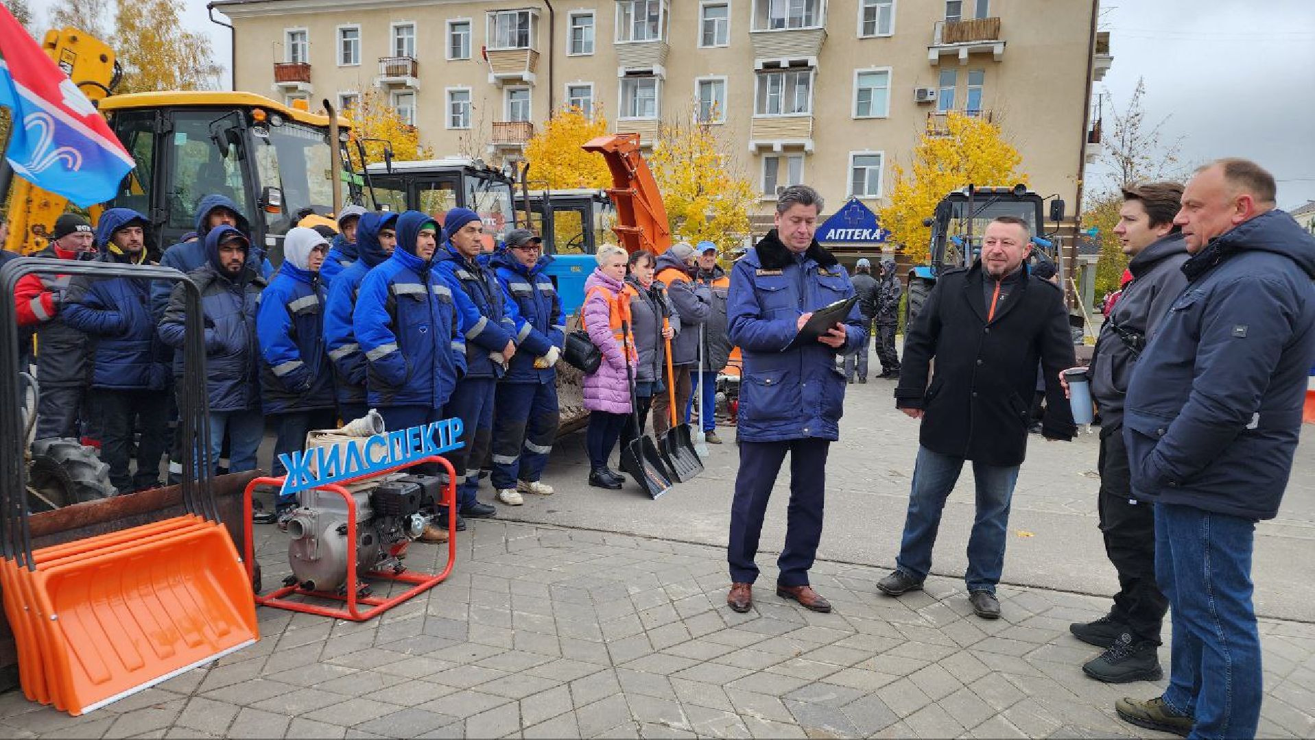 ЖКХ, коммунальное хозяйство, коммунальщики, уборка дворов, смотр техники, Лосино-Петровский, ГУСТ,
