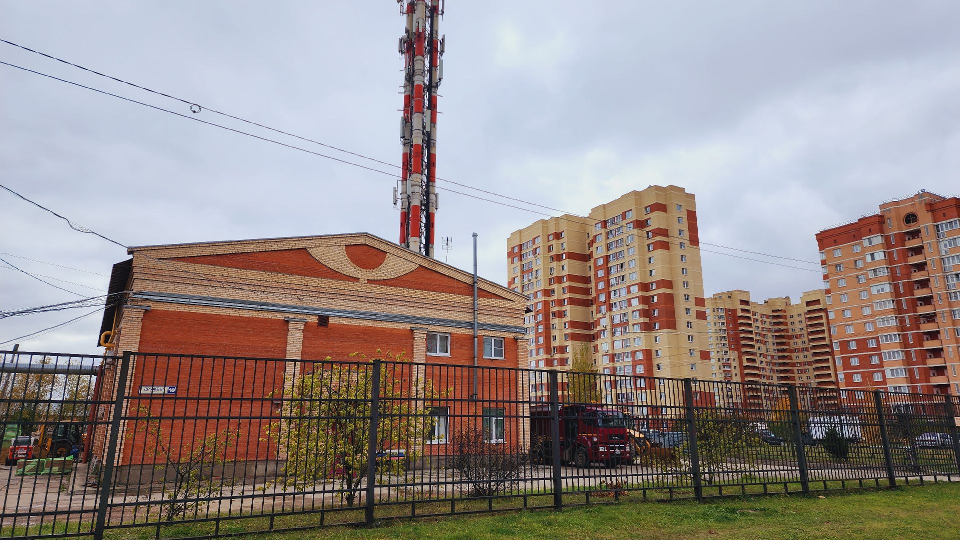 Домодедово, Подмосковье, жкх, благоустройство, зимний период, снегоуборочная техника, управляющая компания, дворник, спецтехника, трактор JCB, уборка территорий, уборка дворов,