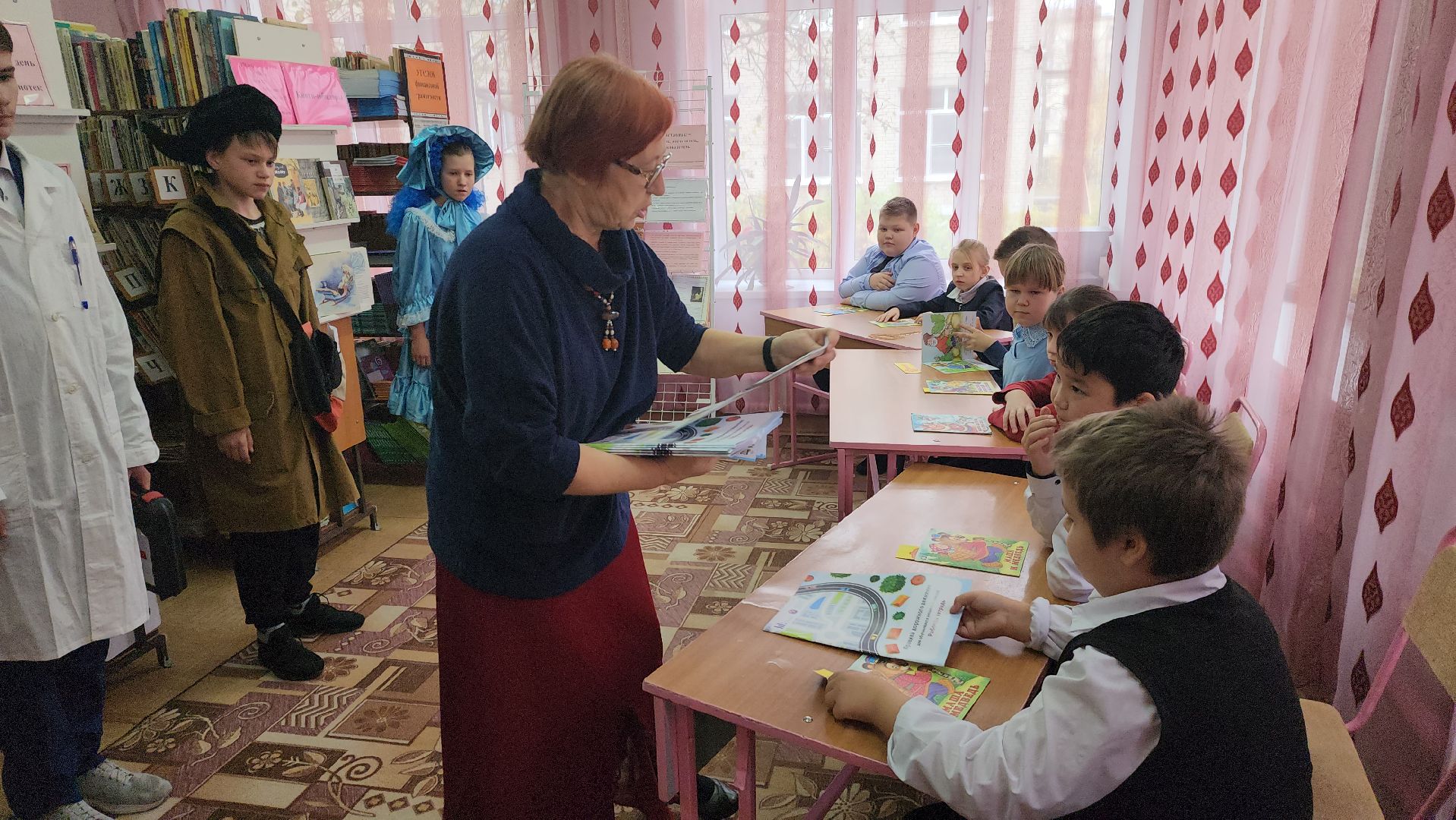 школа-интернат, шатура, городской округ люди, читатели, библиотекарь,