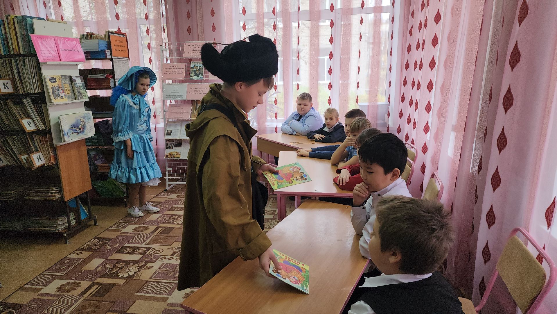 школа-интернат, шатура, городской округ люди, читатели, библиотекарь,