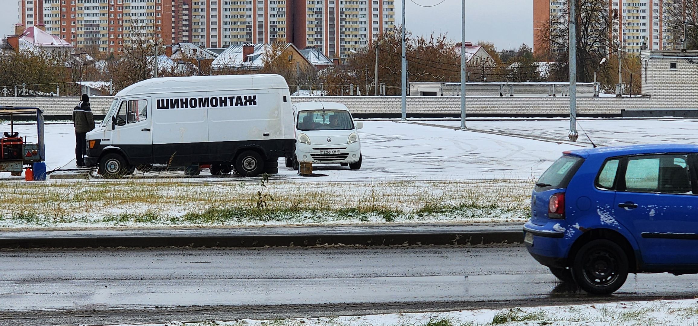 первый снег, уборка дорог, аэропорт Домодедово,