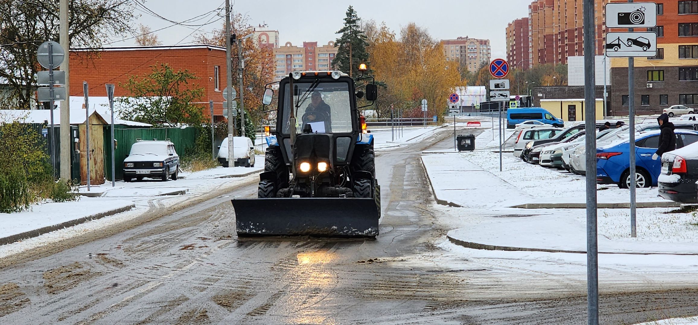 первый снег, уборка дорог, аэропорт Домодедово,