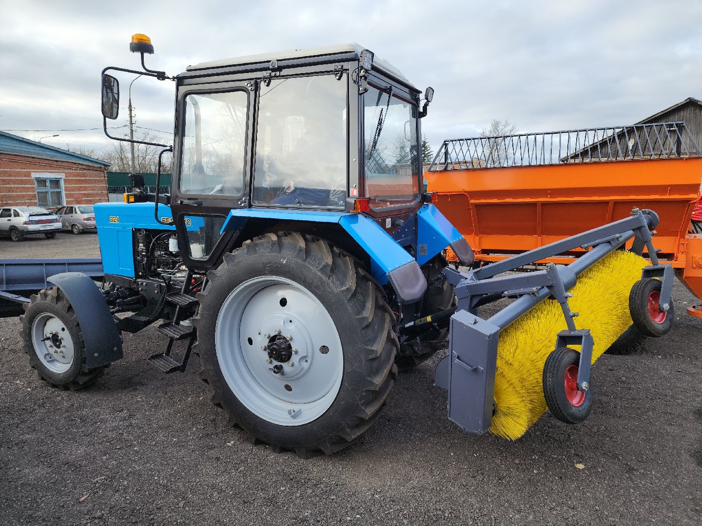 кашира, жкх, мбу благоустройство, уборочная техника, Белорус, мини-погрузчик,