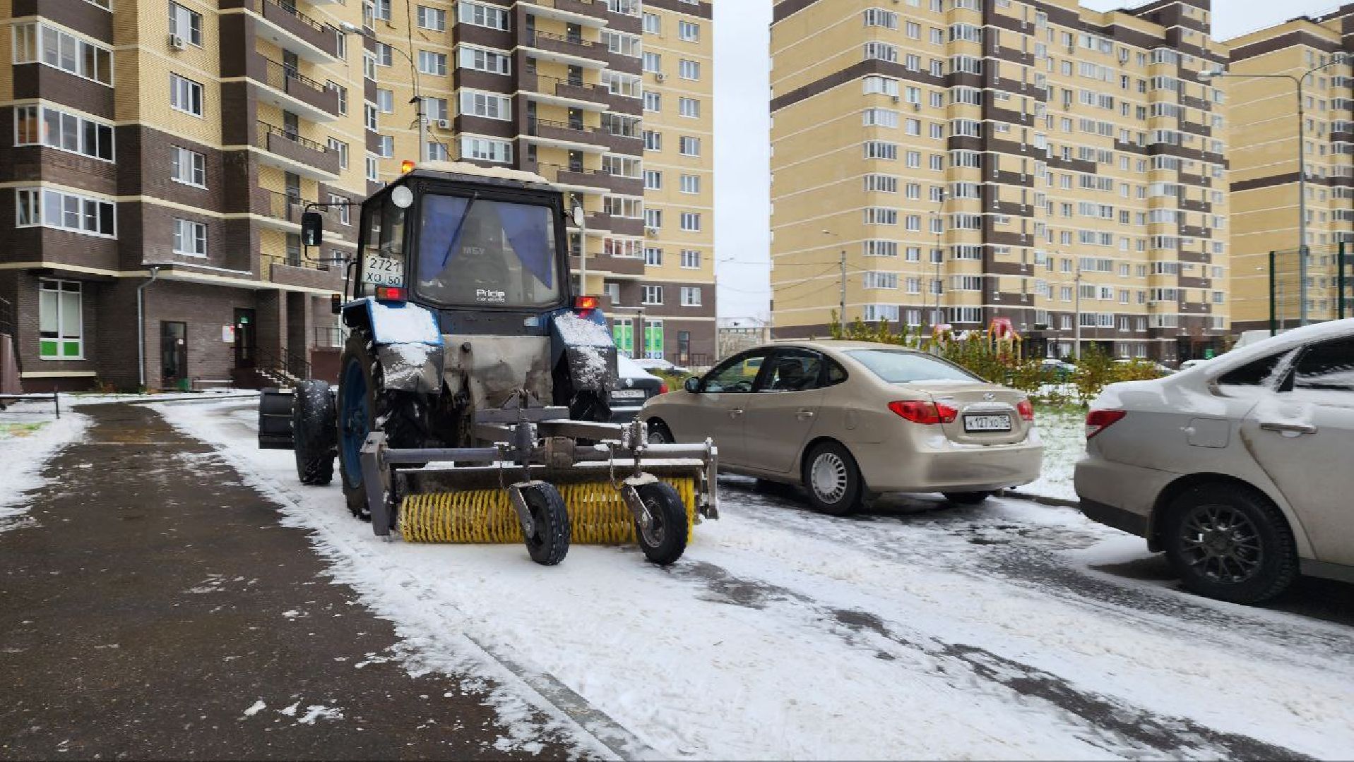 первый снег, уборка снега, уборка дорог, ЖКХ, Лосино-Петровский,