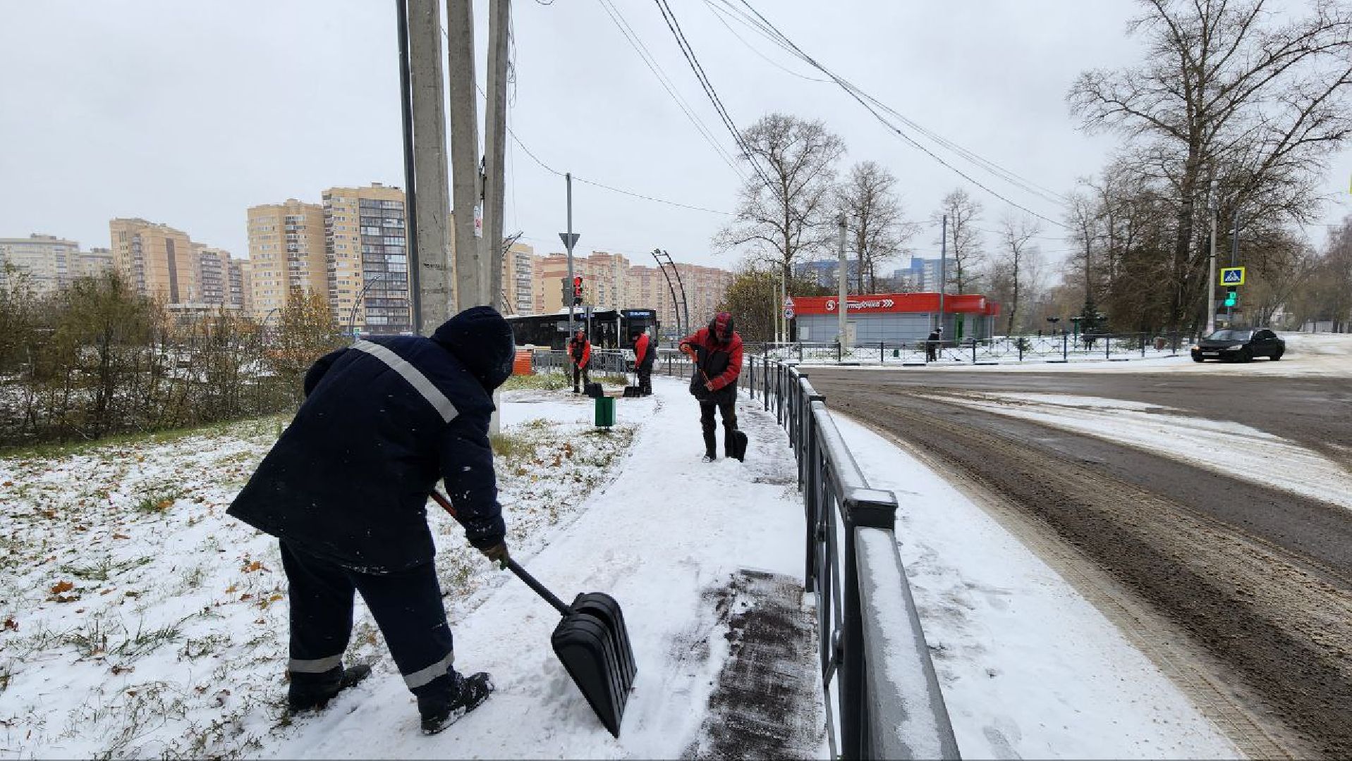 первый снег, уборка снега, уборка дорог, ЖКХ, Лосино-Петровский,