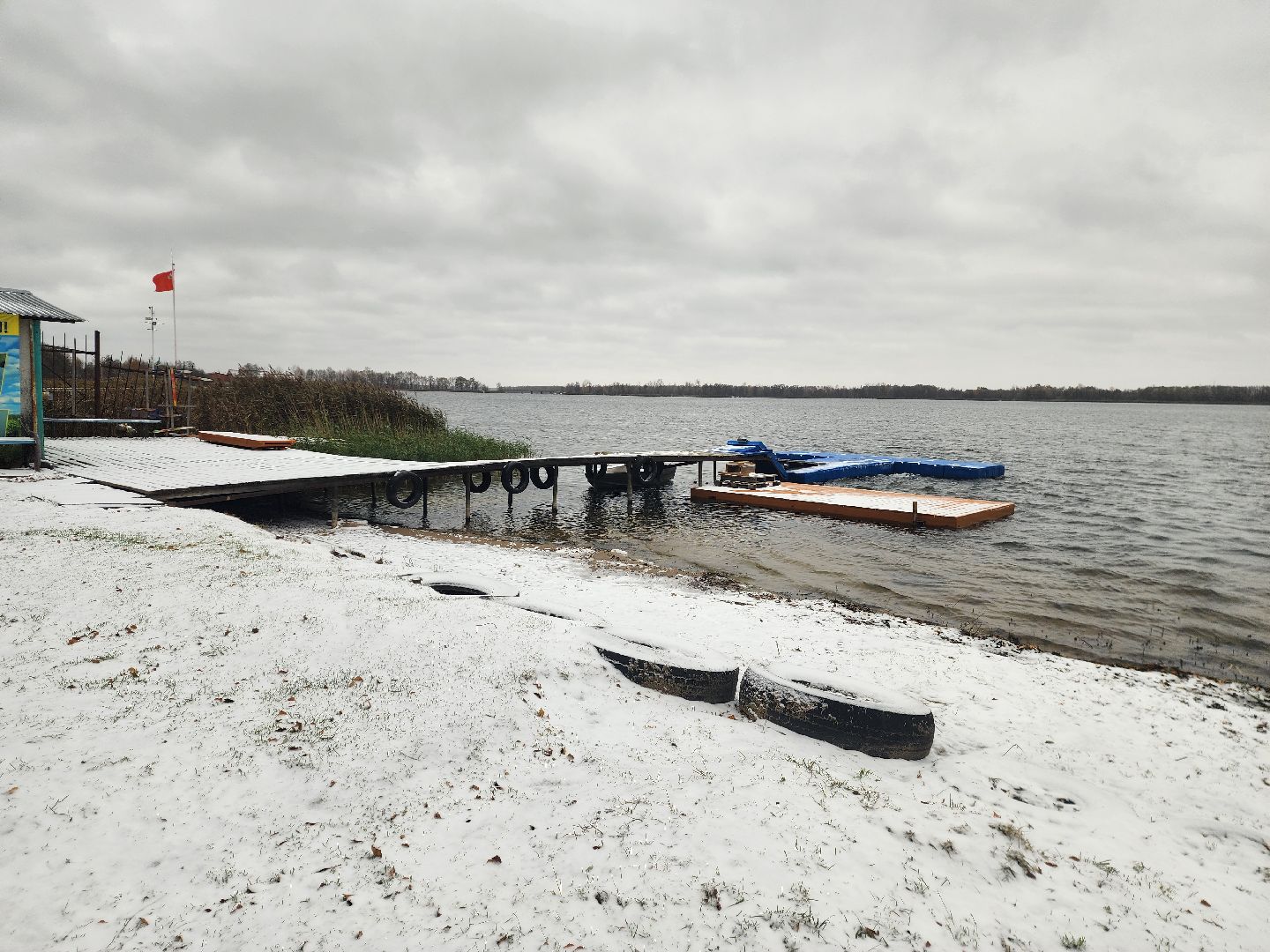 моржевание, закаливание, ЗОЖ, первый мороз, первый снег, выживший, ледяная вода, зимняя природа, зимнее озеро,