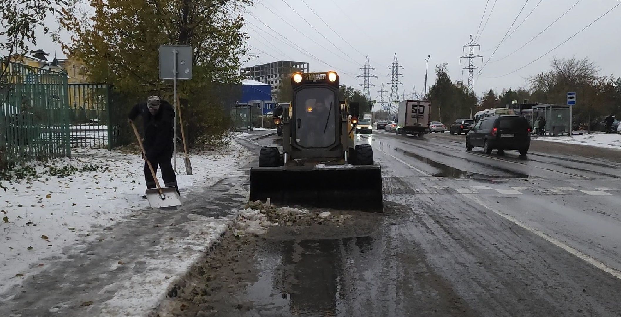 уборка улиц, первый снег, обработка снега, Котельники,