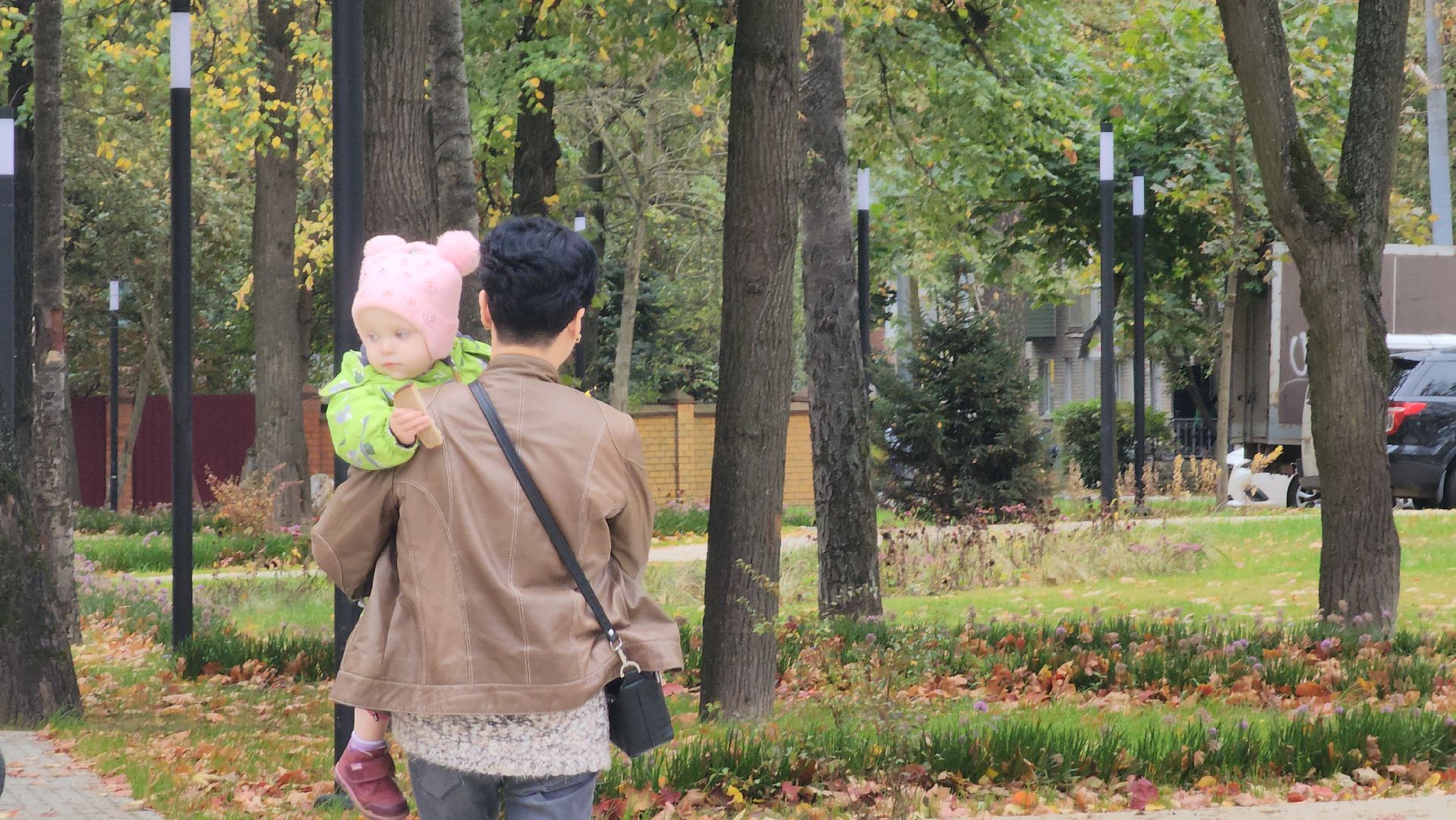 Пушкино, ЗАГС, молодожены, сквер, городская среда, общество, люди, семья, дети,