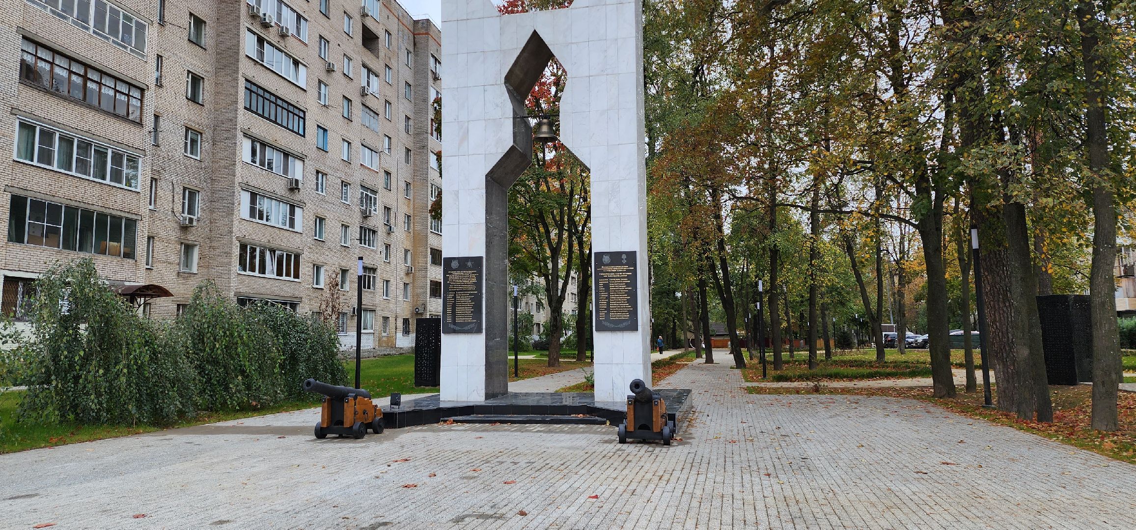 Пушкино, ЗАГС, молодожены, сквер, городская среда, общество, люди, семья, дети,